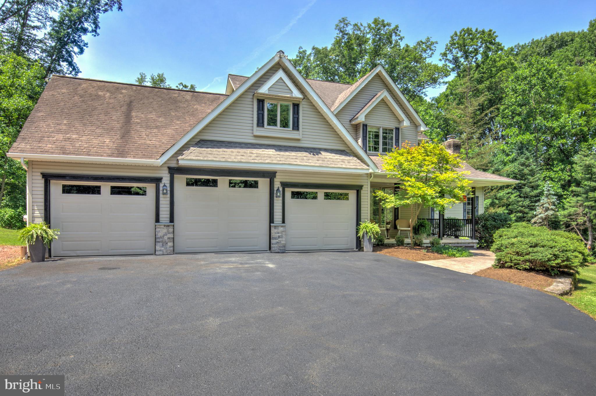 MONACY MANOR - Residential