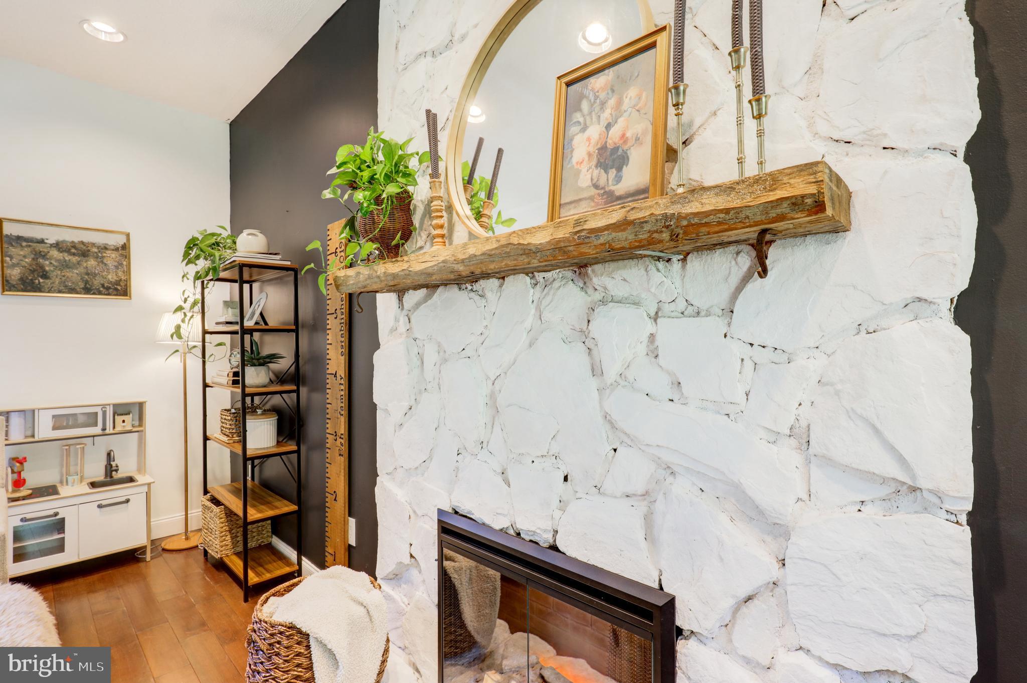 MONACY MANOR - Residential