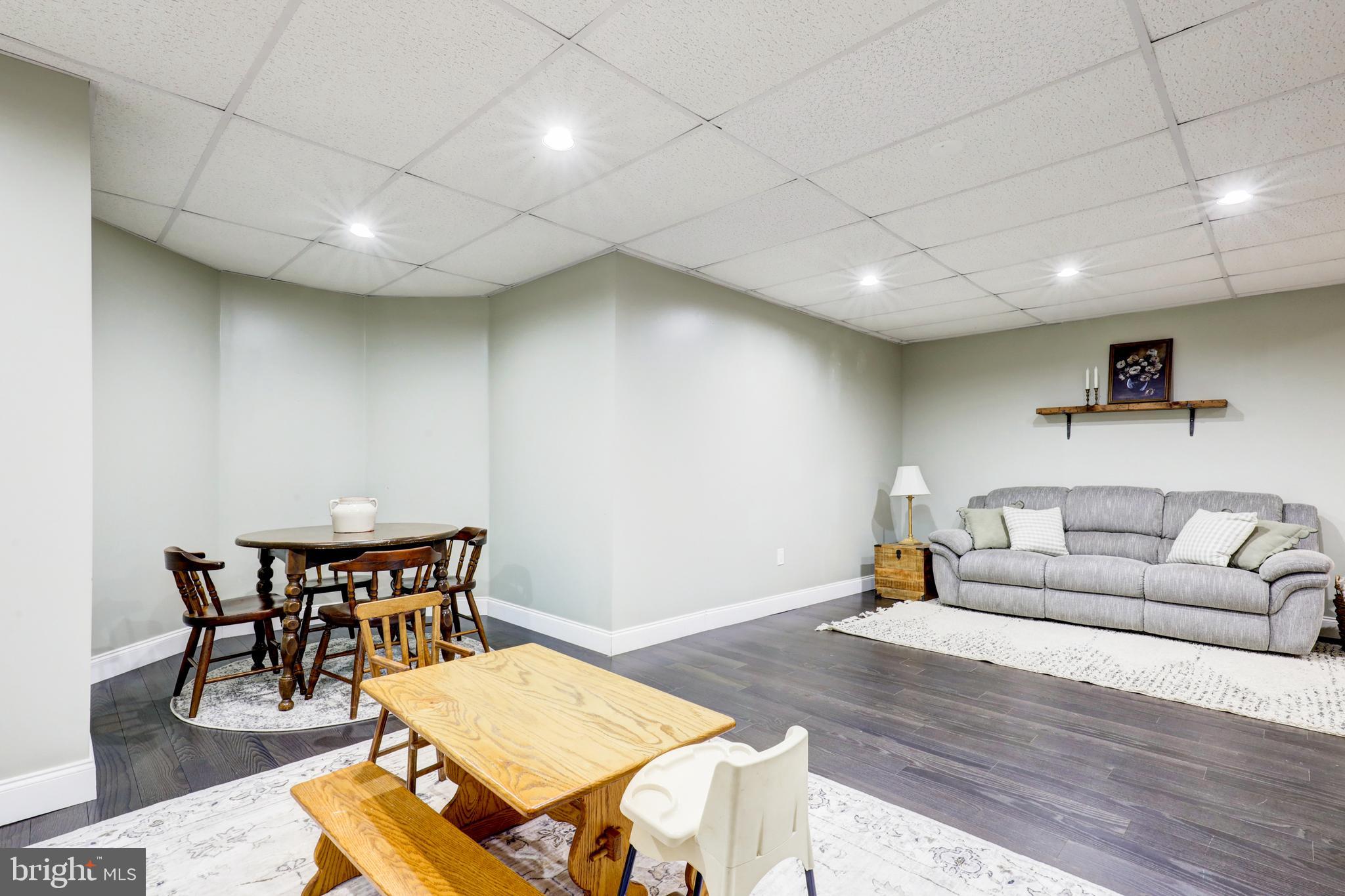 MONACY MANOR - Residential
