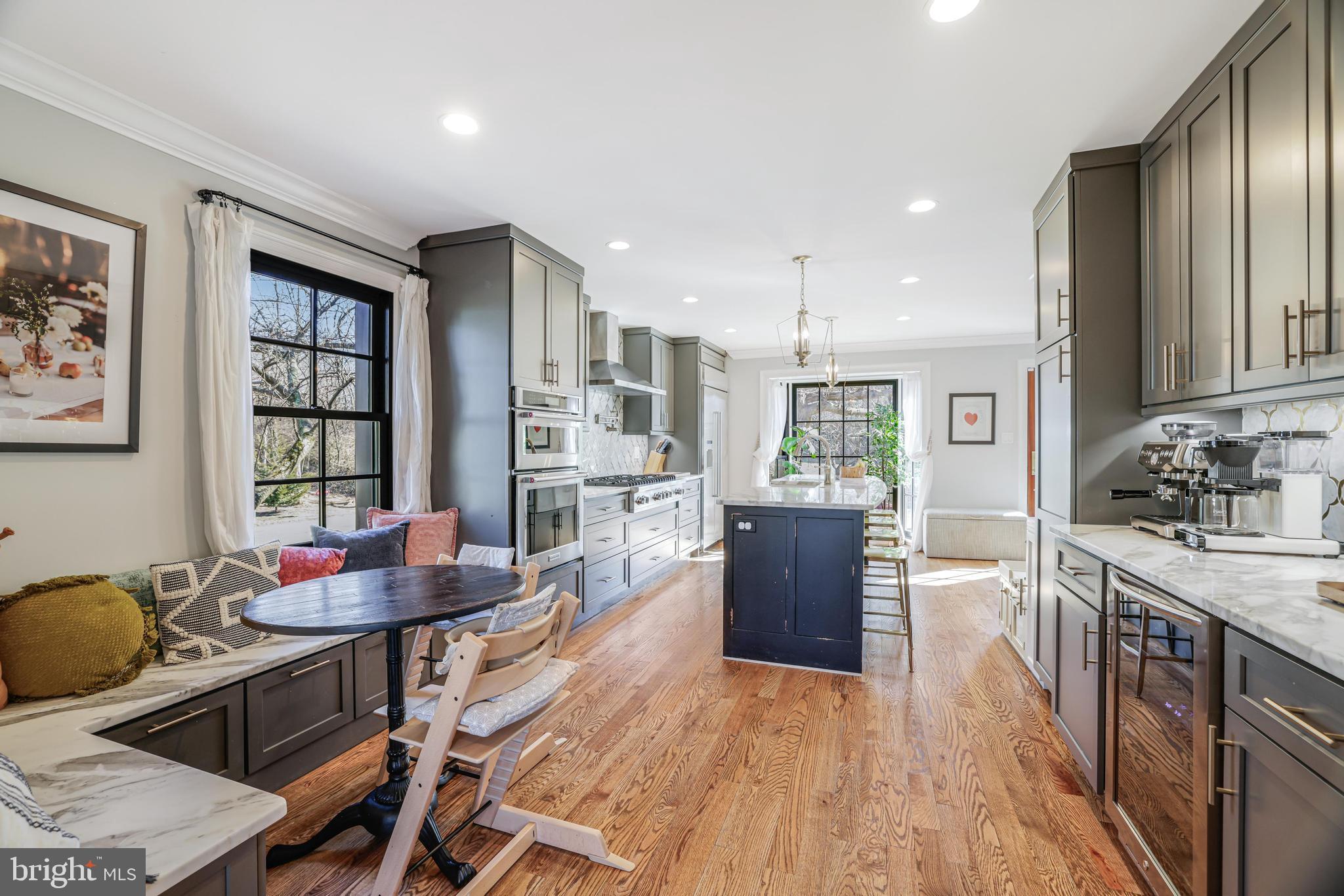 KINGS MANOR TOWNE HOUSES - Residential