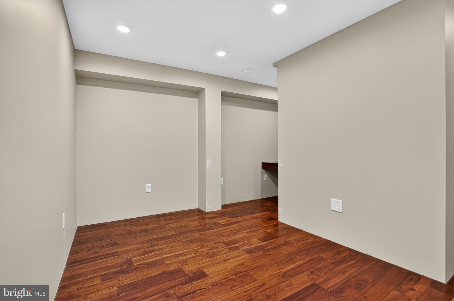 CROSSPOINTE - Residential