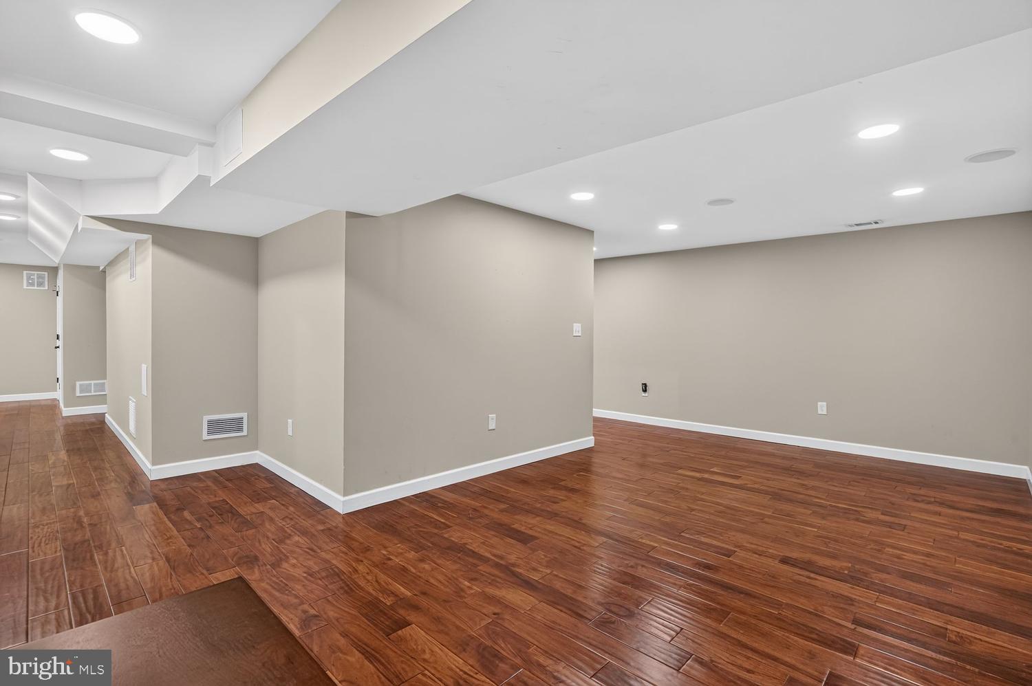 CROSSPOINTE - Residential