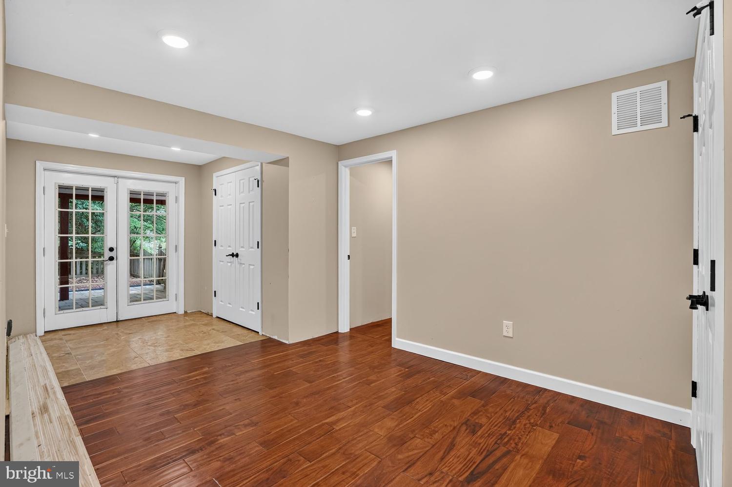 CROSSPOINTE - Residential