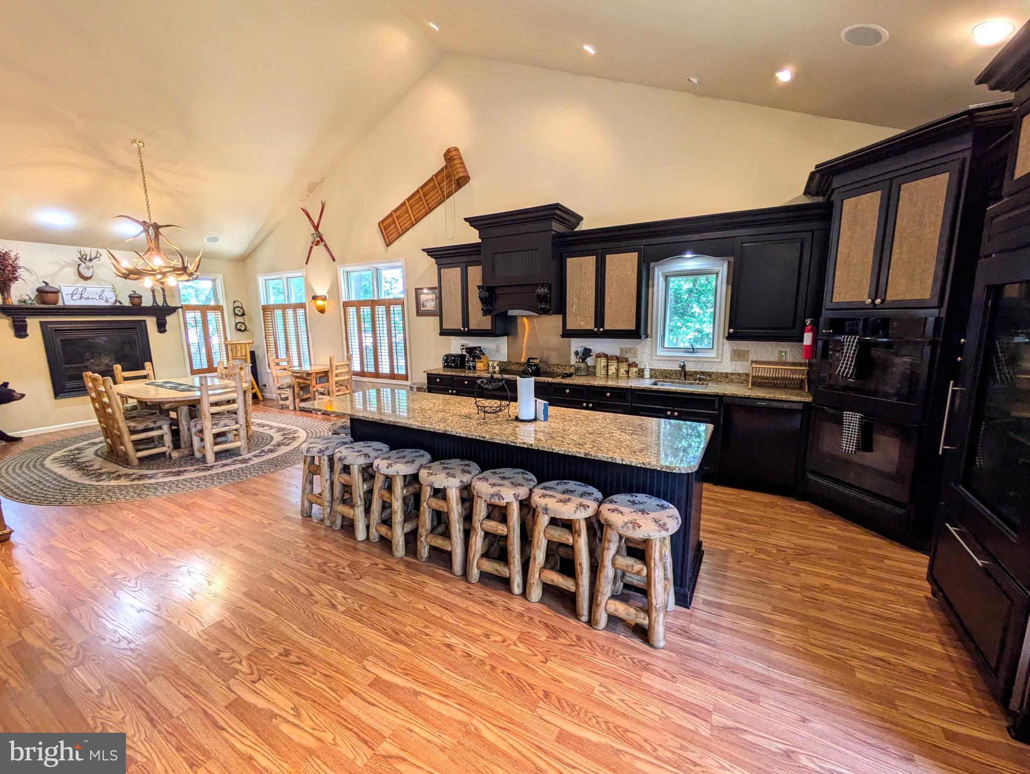 LAUREL WOODS - Residential
