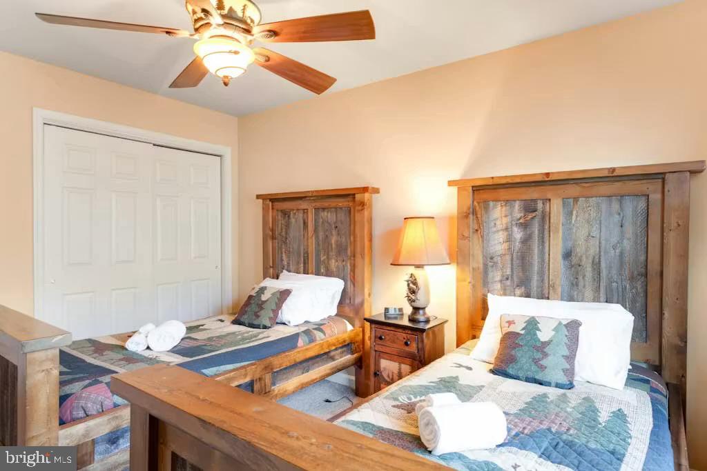 LAUREL WOODS - Residential