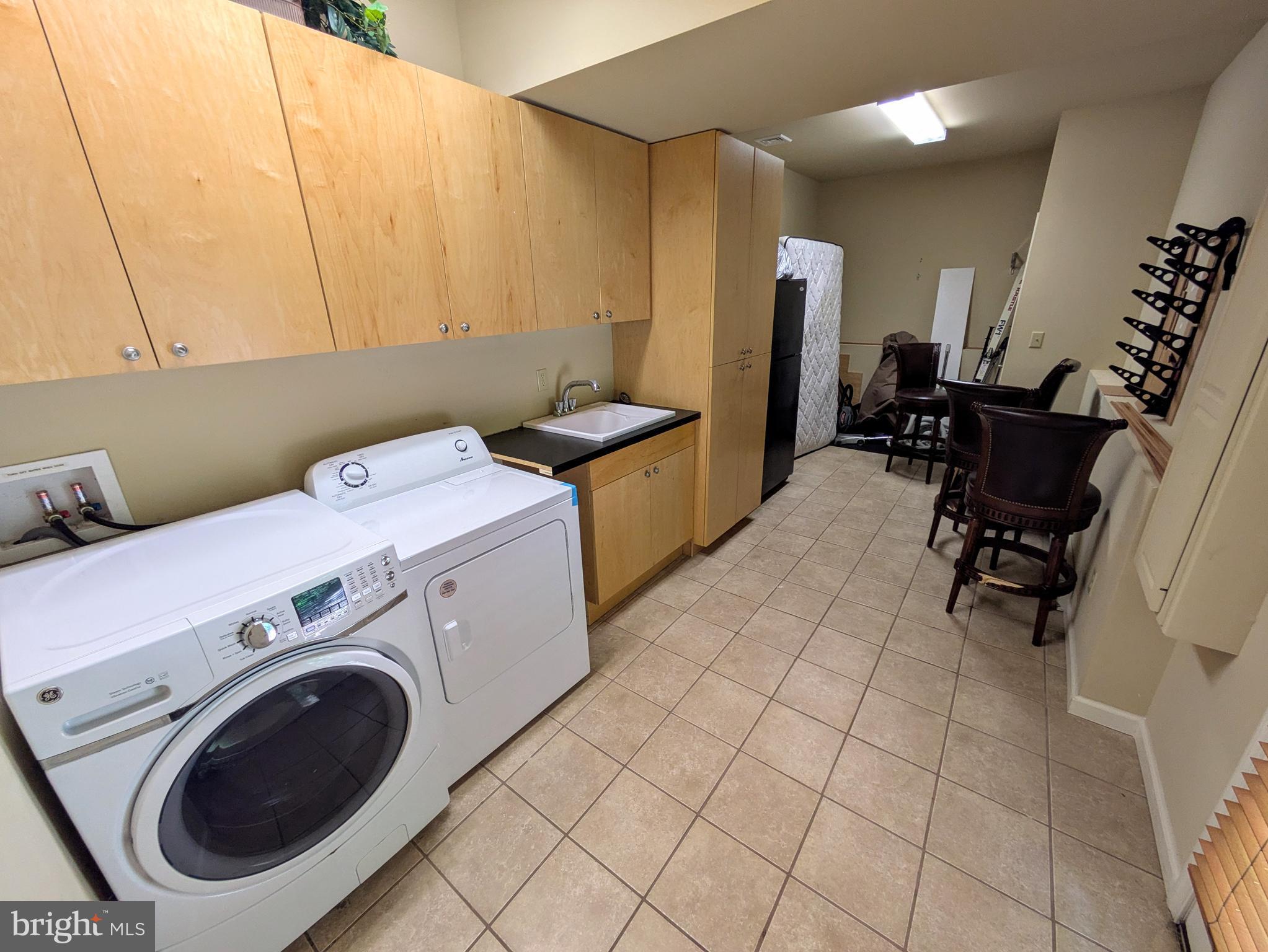 LAUREL WOODS - Residential