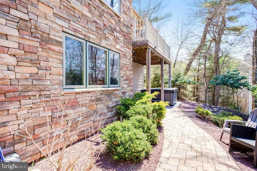 LAUREL WOODS - Residential