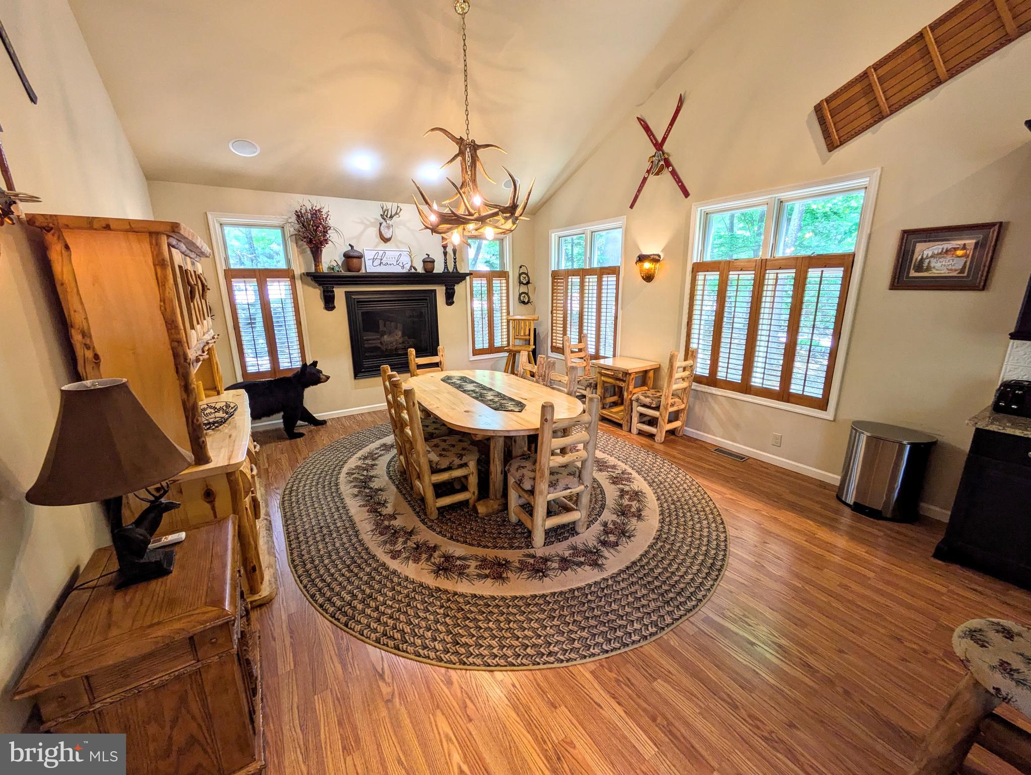 LAUREL WOODS - Residential