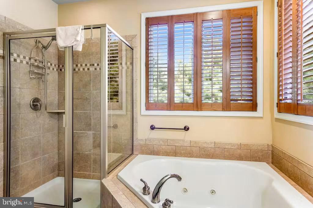 LAUREL WOODS - Residential