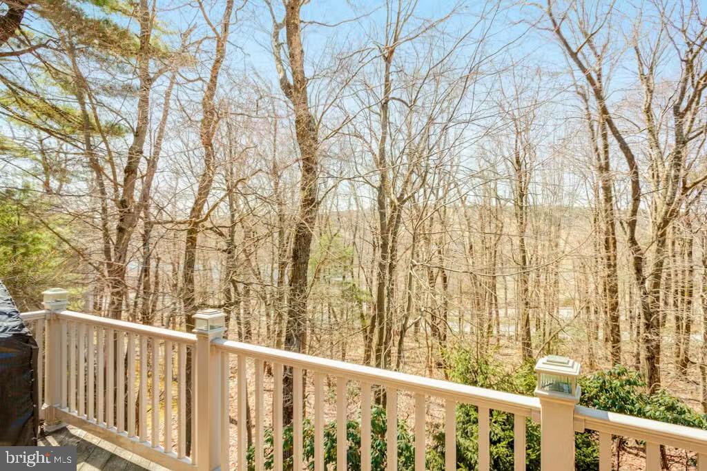 LAUREL WOODS - Residential