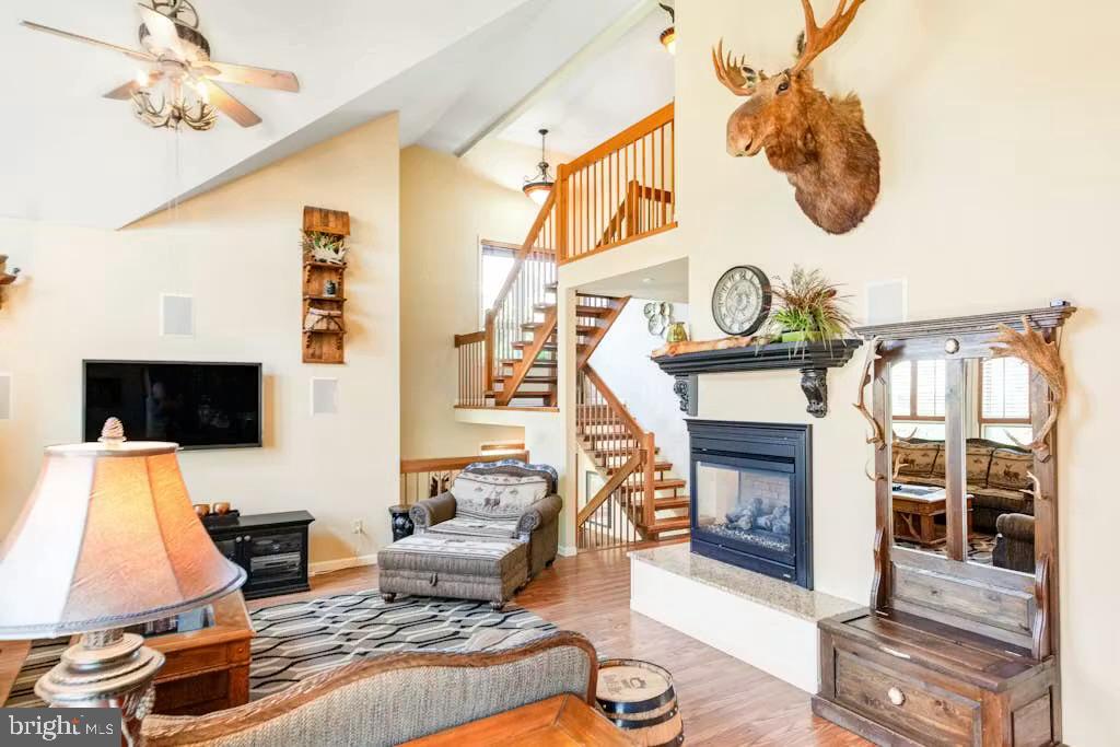 LAUREL WOODS - Residential