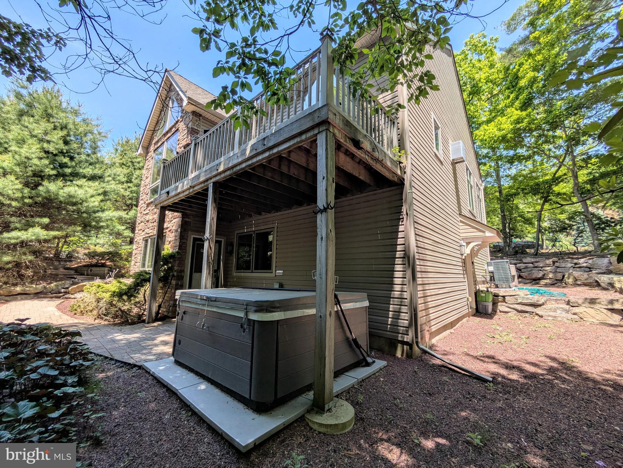 LAUREL WOODS - Residential