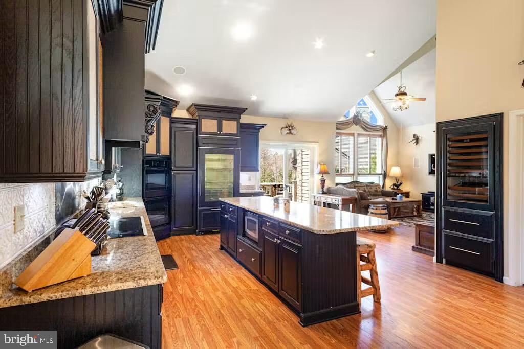 LAUREL WOODS - Residential