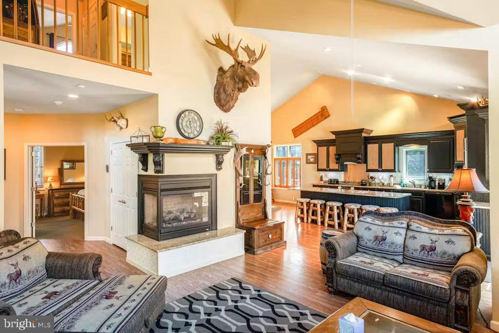 LAUREL WOODS - Residential