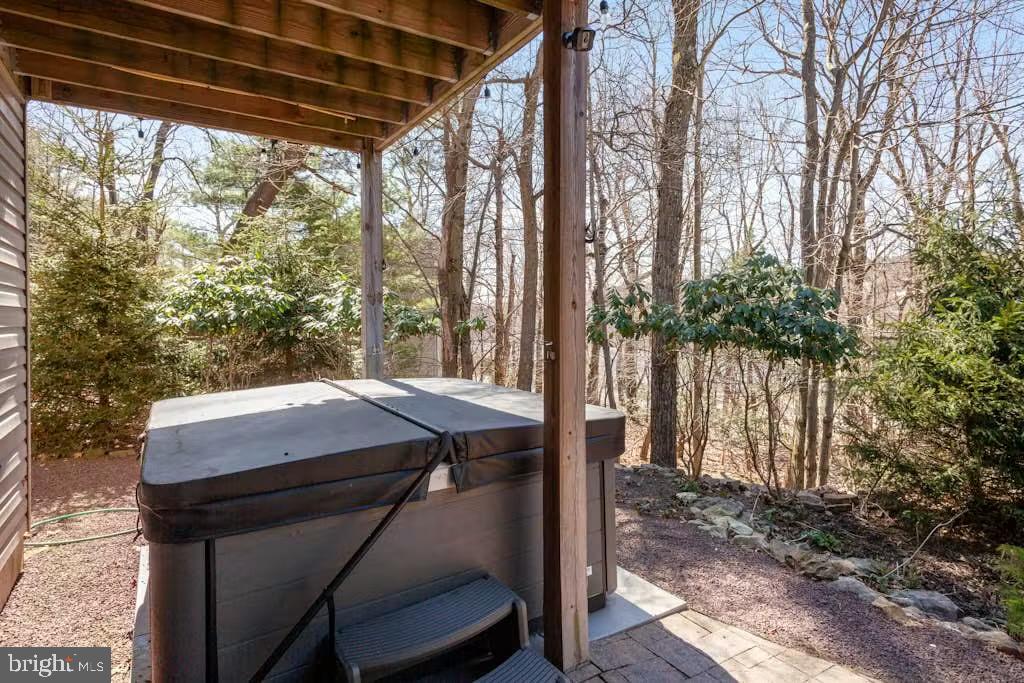 LAUREL WOODS - Residential