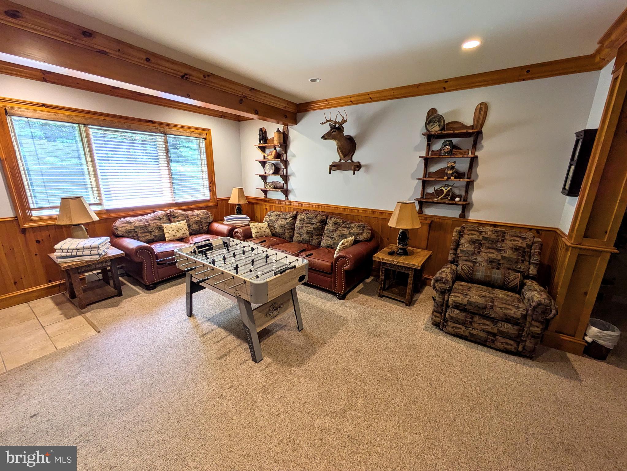 LAUREL WOODS - Residential