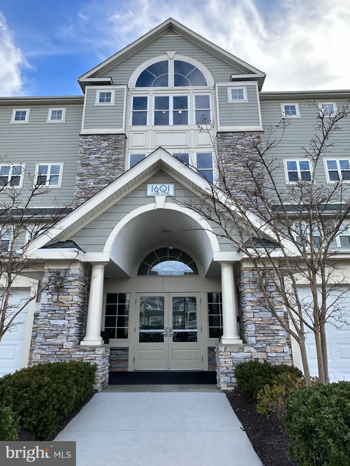 POTOMAC POINTE CONDOMINI - Residential