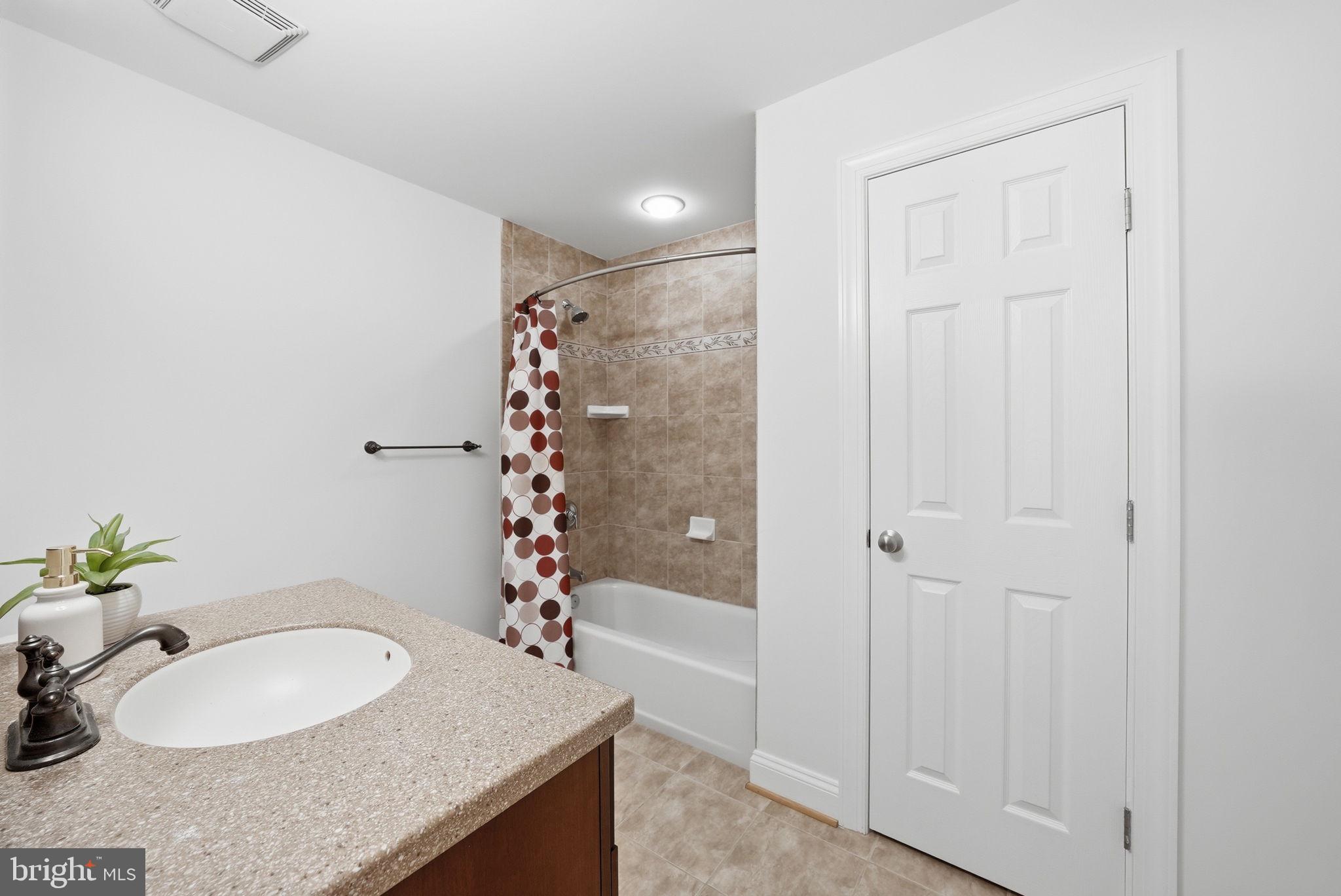 HIDDEN CREEK - Residential