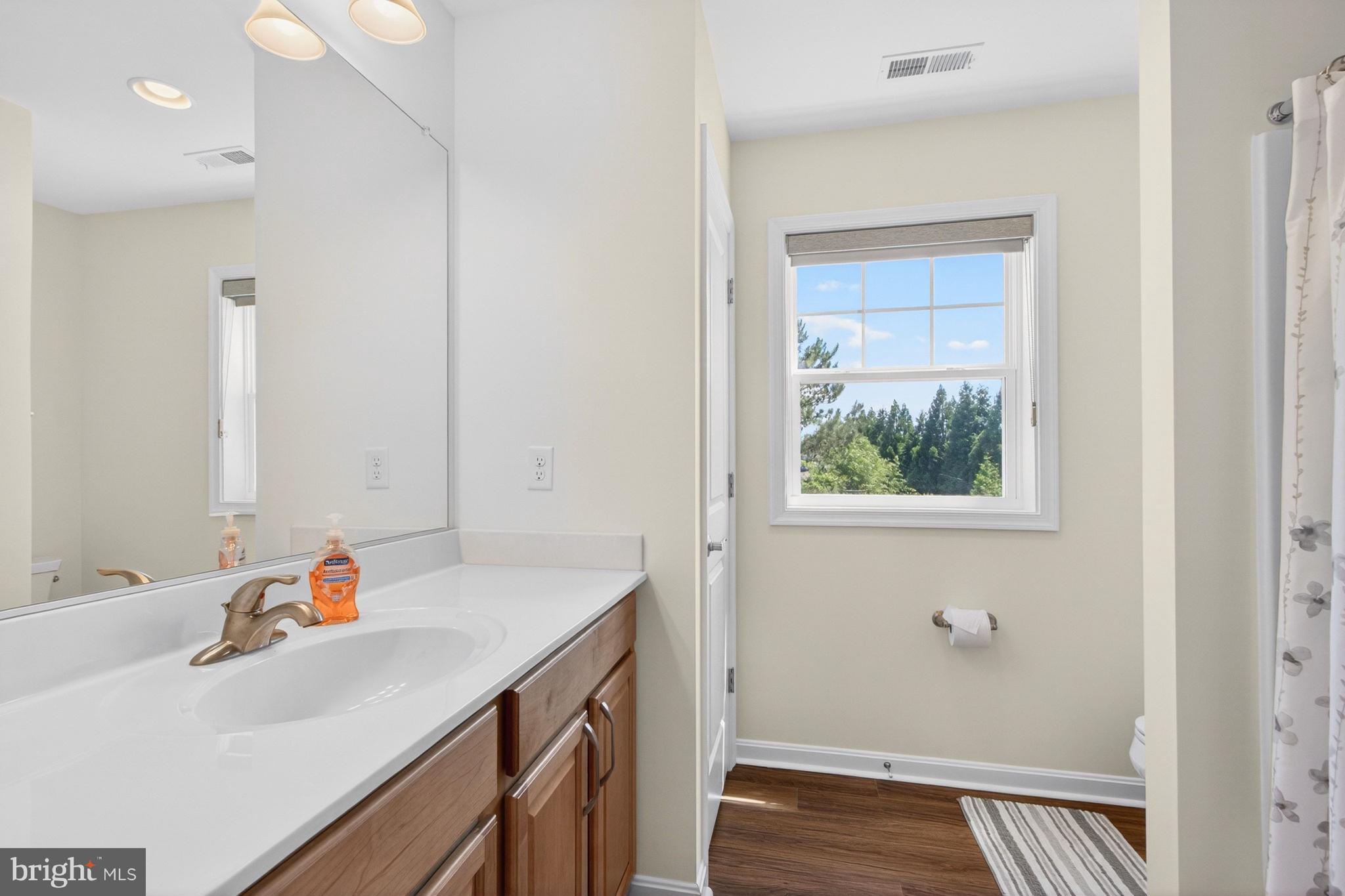 WOODS COVE - Residential