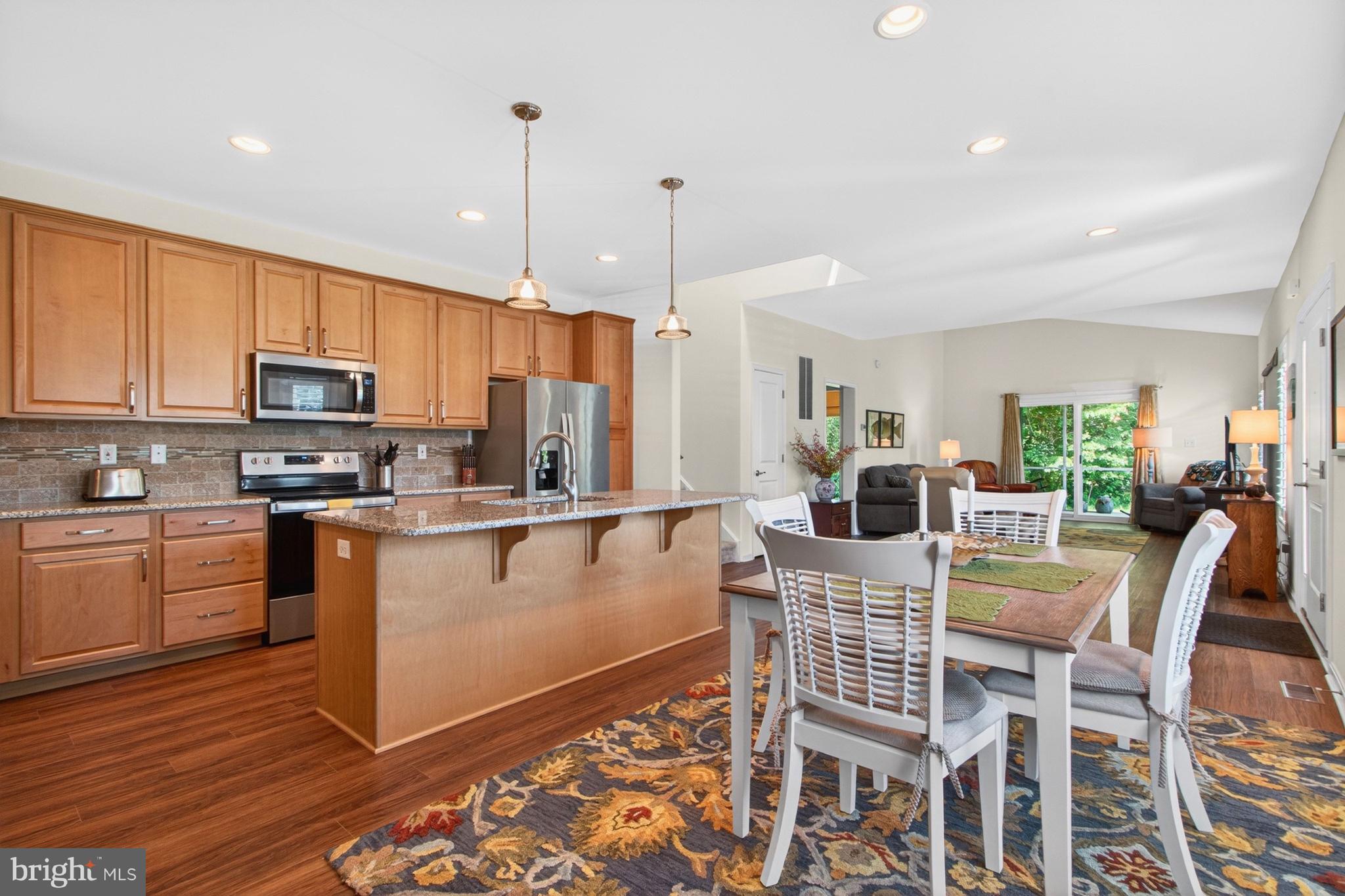 WOODS COVE - Residential