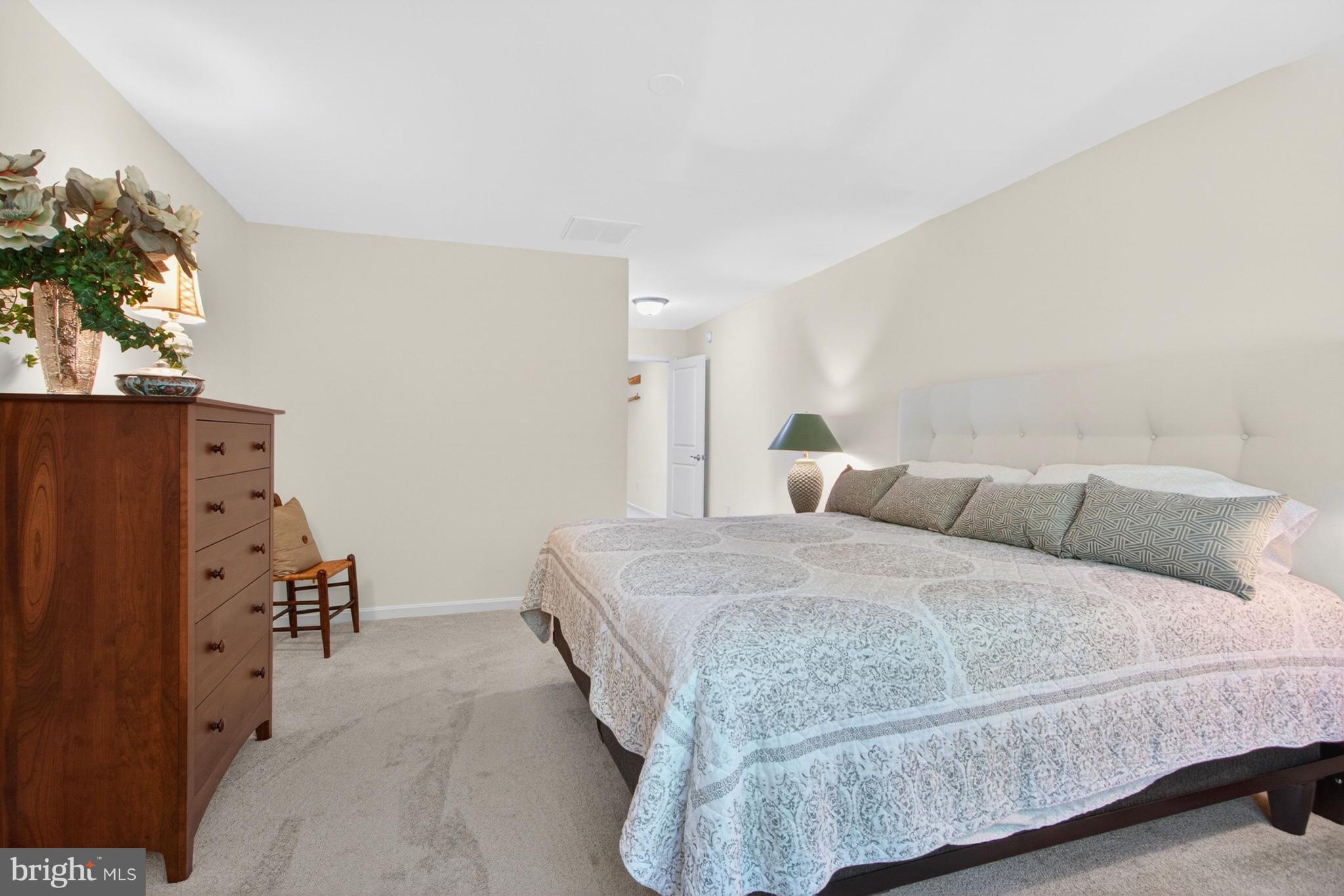 WOODS COVE - Residential
