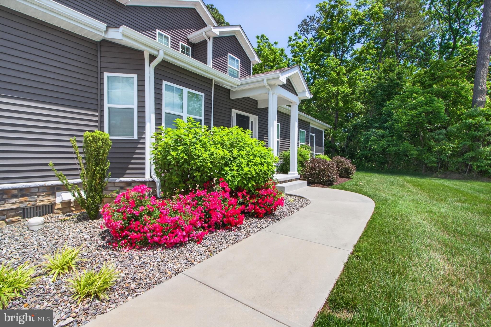 WOODS COVE - Residential