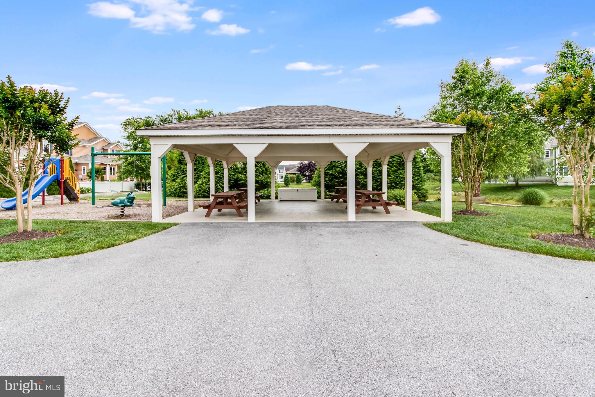 WOODS COVE - Residential