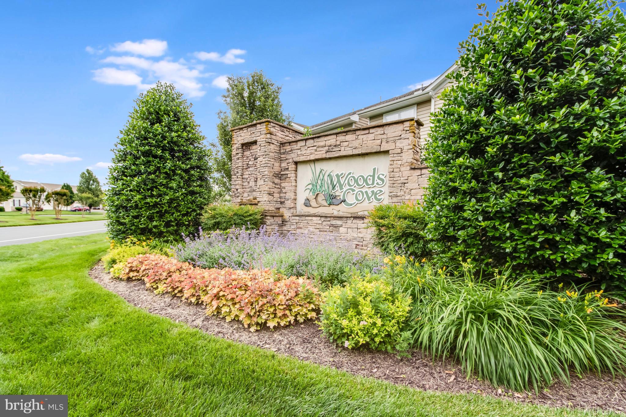 WOODS COVE - Residential