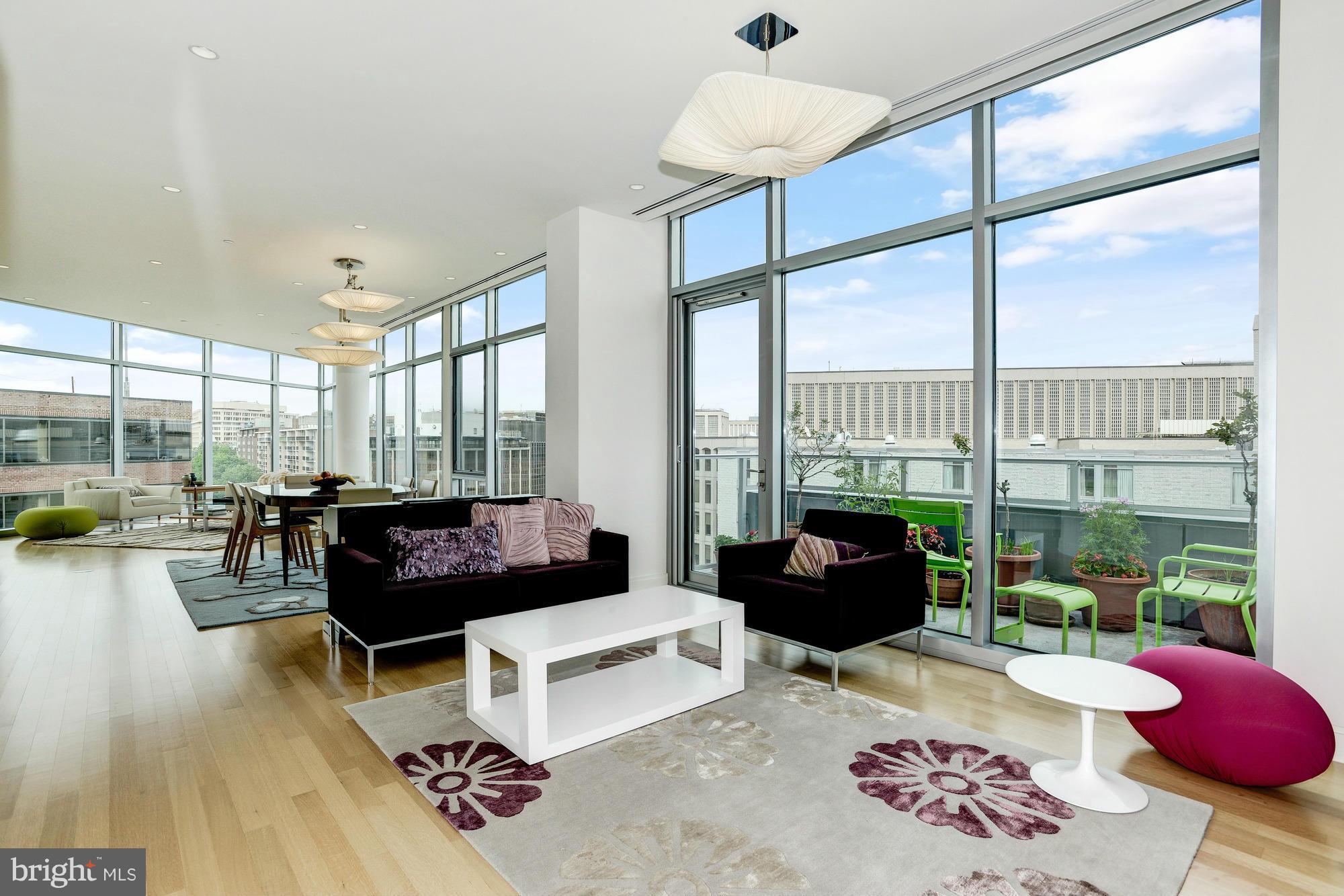 Stunning upper-floor unit on the prized corner of the building w/ floor-to-ceiling windows throughout offering dramatic views. 9'6" ceilings, open floor plan, granite + SS appliances, 2-car garage parking, reserved storage. Building offers 24-hr concierge, doormen, rooftop pool, party room, and fitness room.