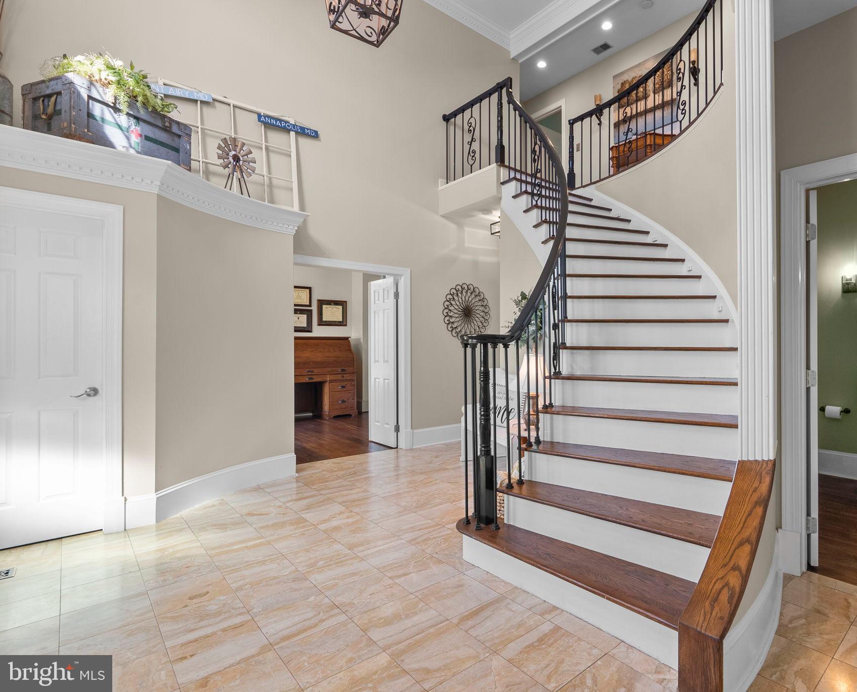 TAMERON HALL - Residential