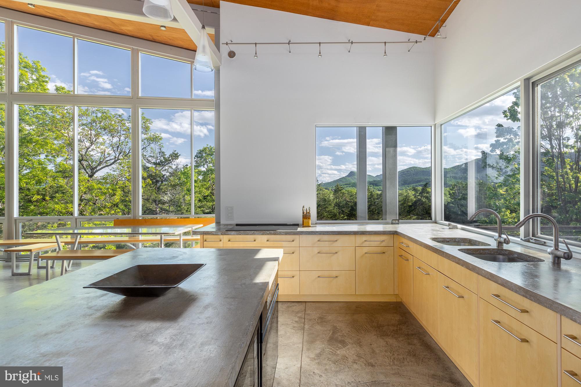 CREST RIVER FARMS - Residential