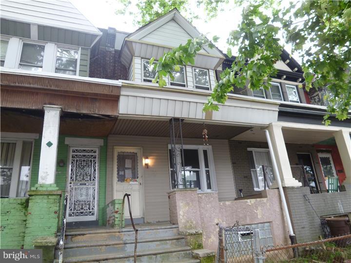 Porch front 4 bedroom house that is on a nice tree line street, and is in good condition. off All offers will be presented, $2,000 certified deposit and proof of funds will be required. AS IS Addendum and buyer will be responsible for u/o. Seller is equitable owner. Seller will pay for Title with sellers title company if settled before Feb 2nd. This is an assignment transaction. Cash or hard money financing only. All offers will be presented