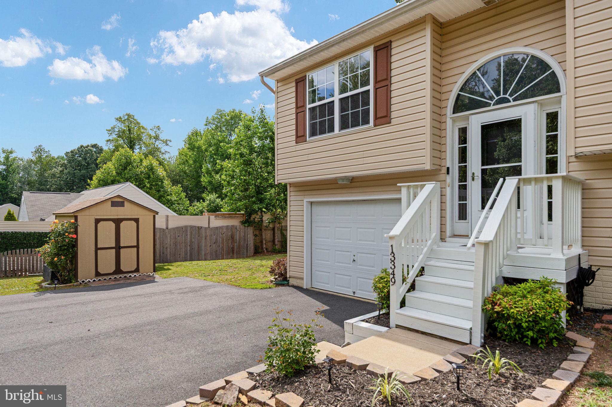 CAROLINE VILLAGE - Residential