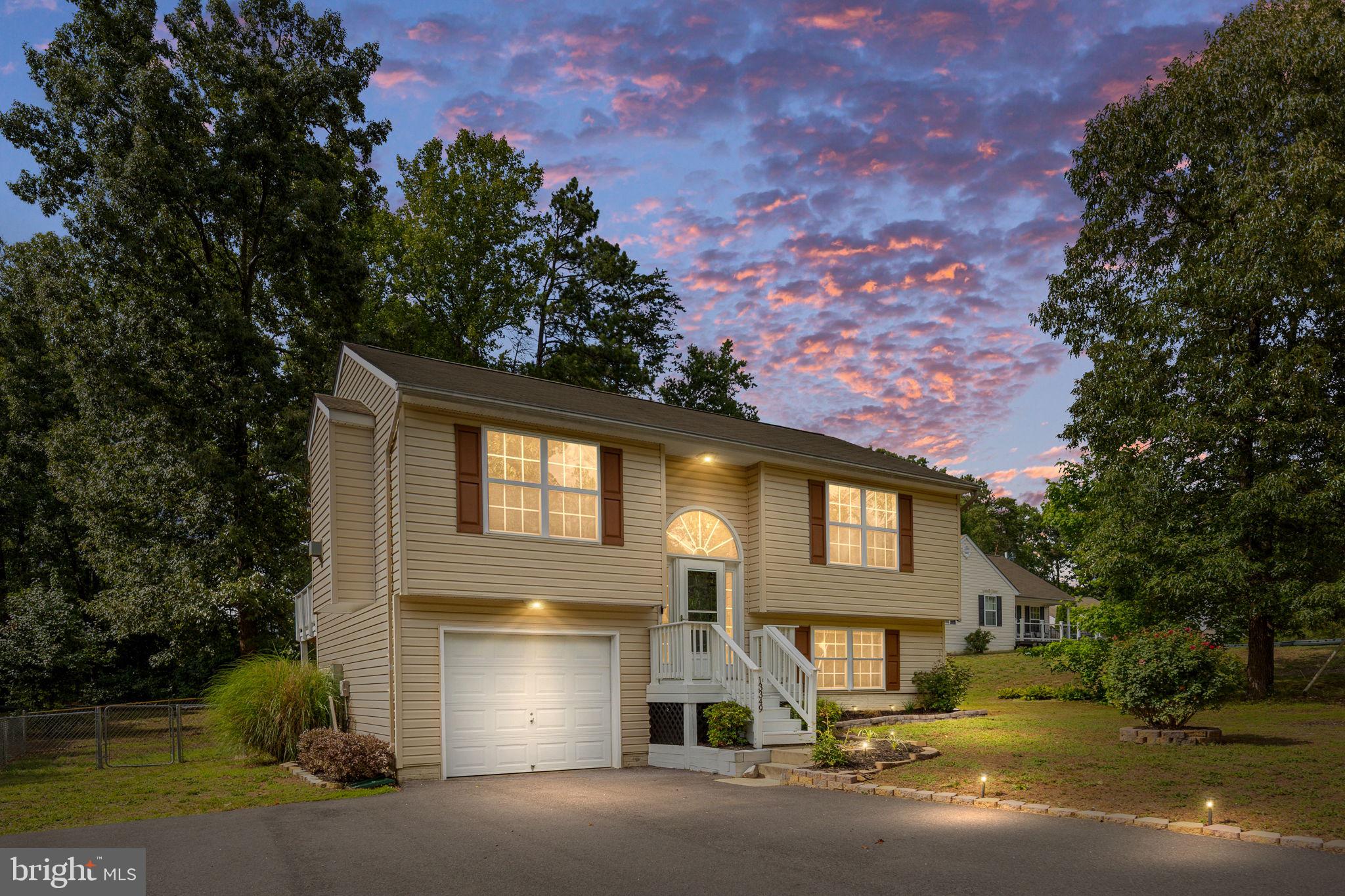 CAROLINE VILLAGE - Residential
