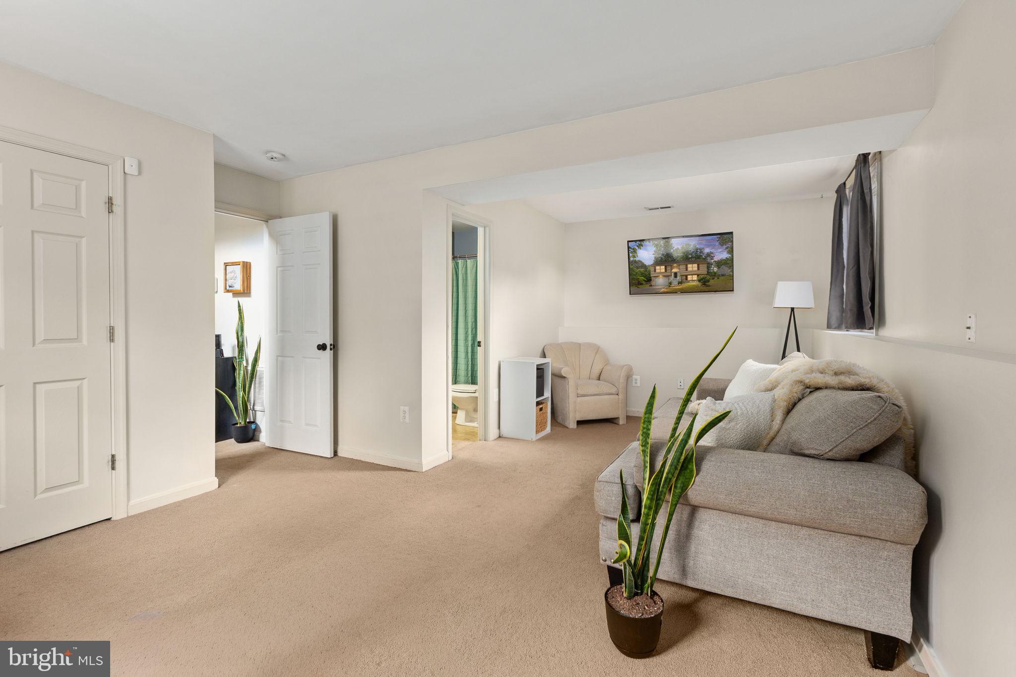 CAROLINE VILLAGE - Residential