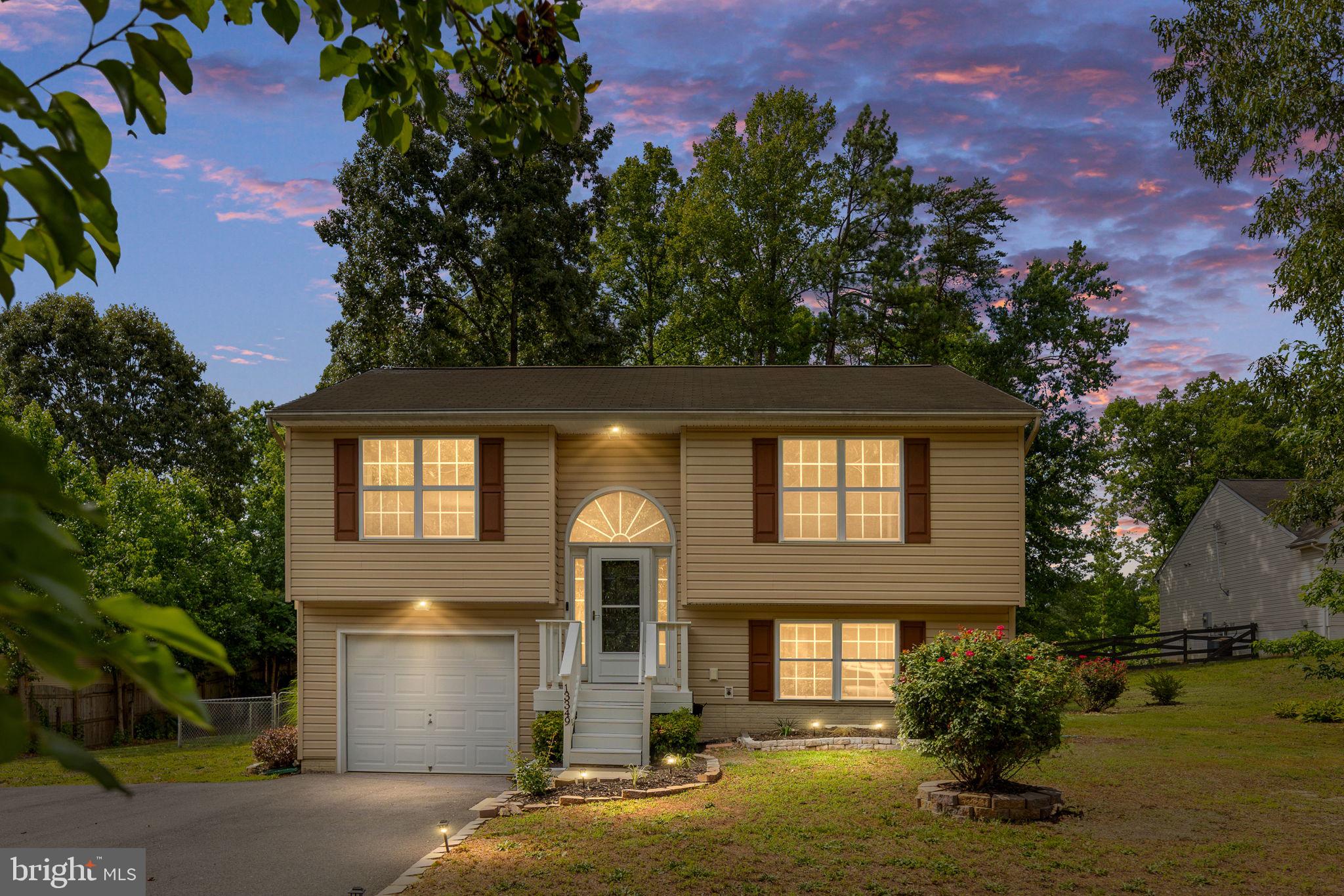CAROLINE VILLAGE - Residential