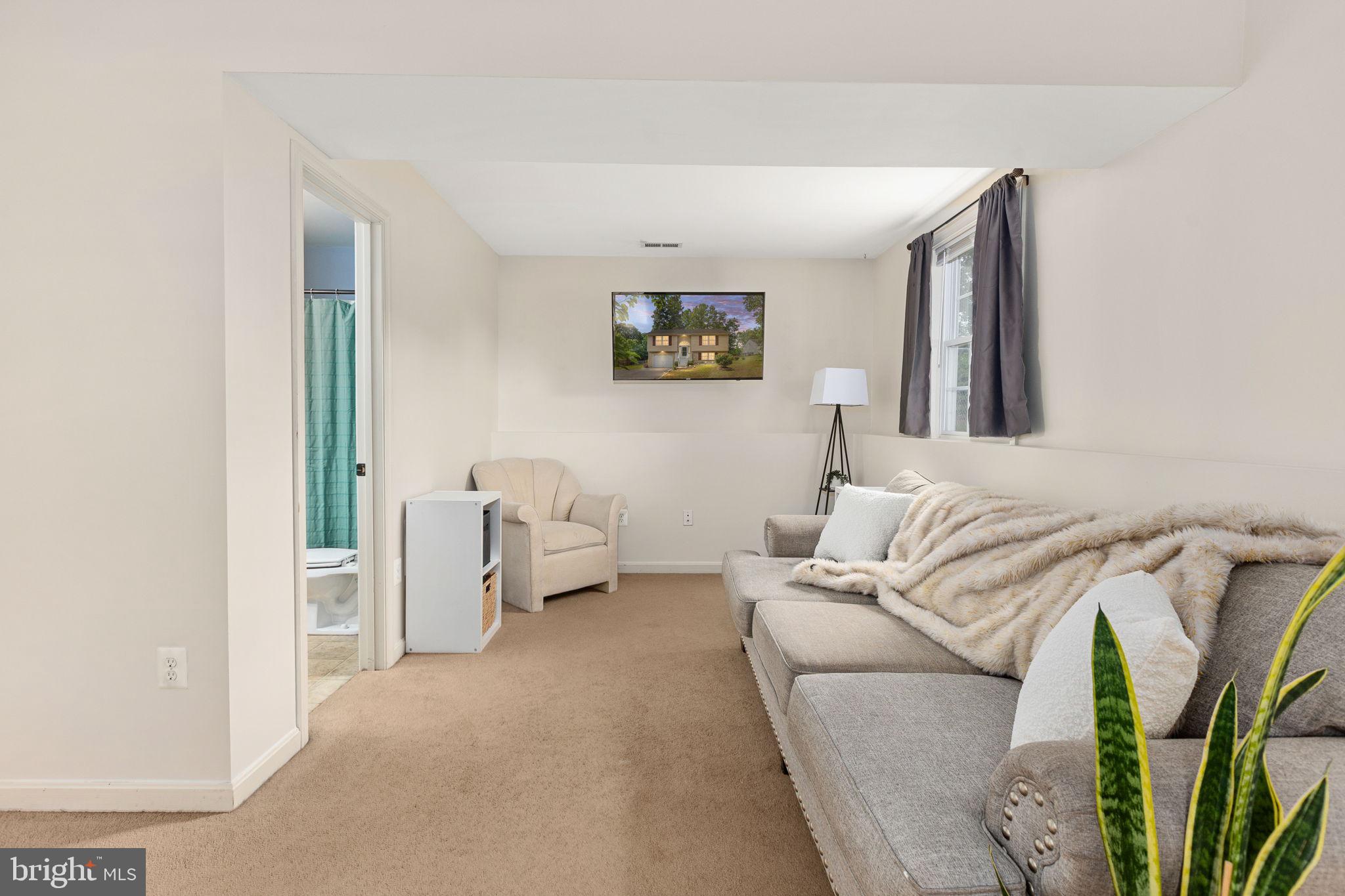 CAROLINE VILLAGE - Residential