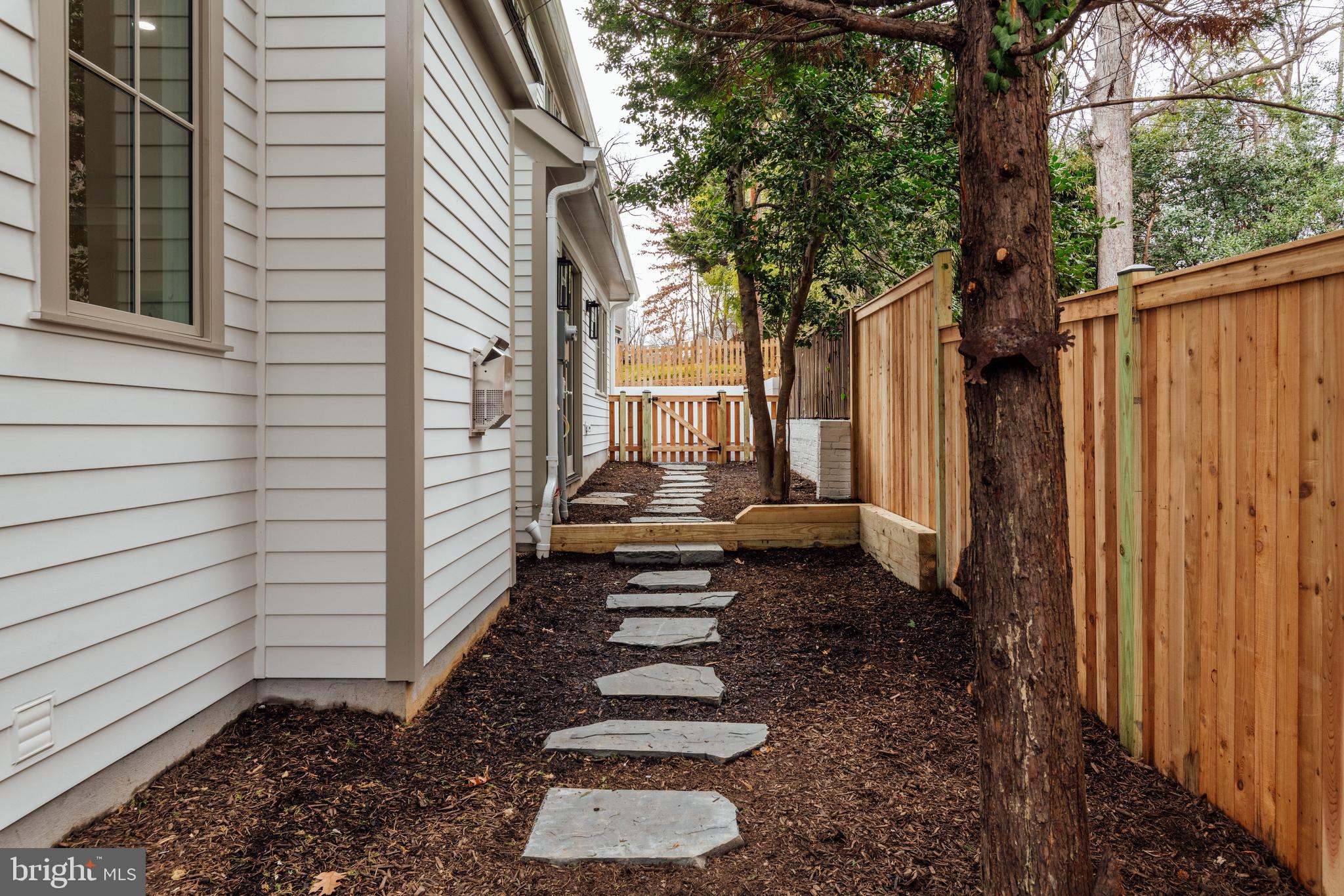 MONTICELLO PARK - Residential