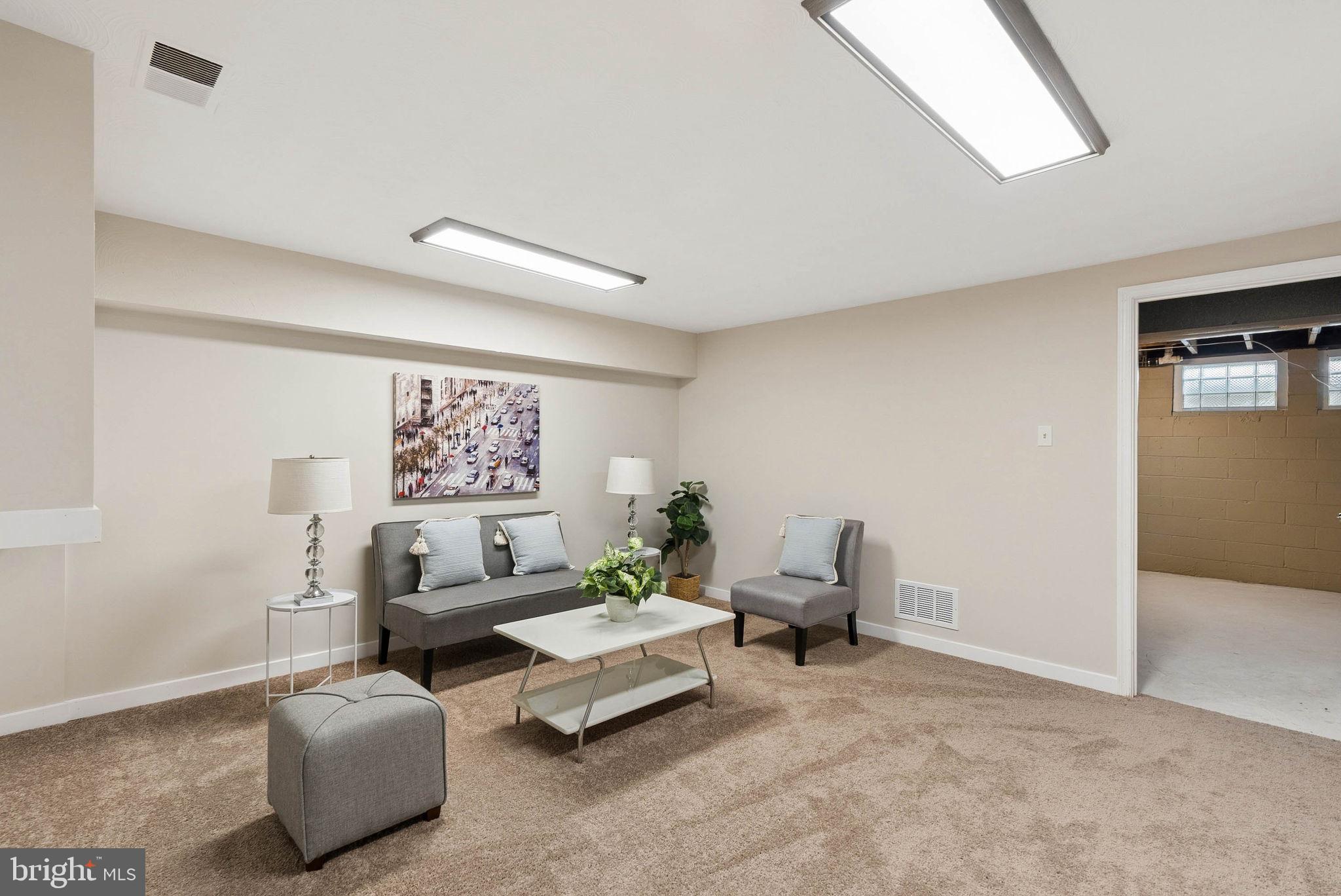 KINGS COURT - Residential