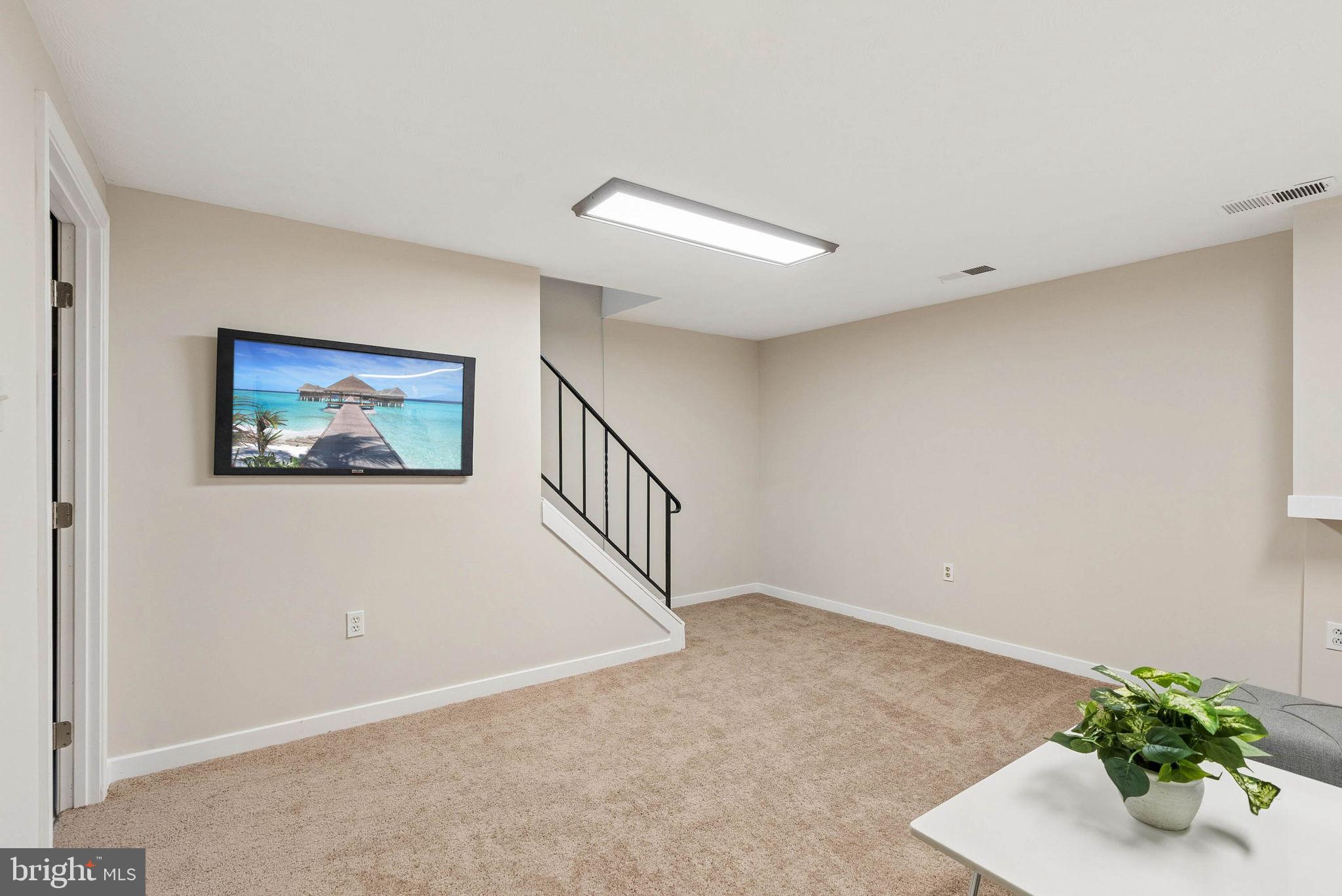 KINGS COURT - Residential