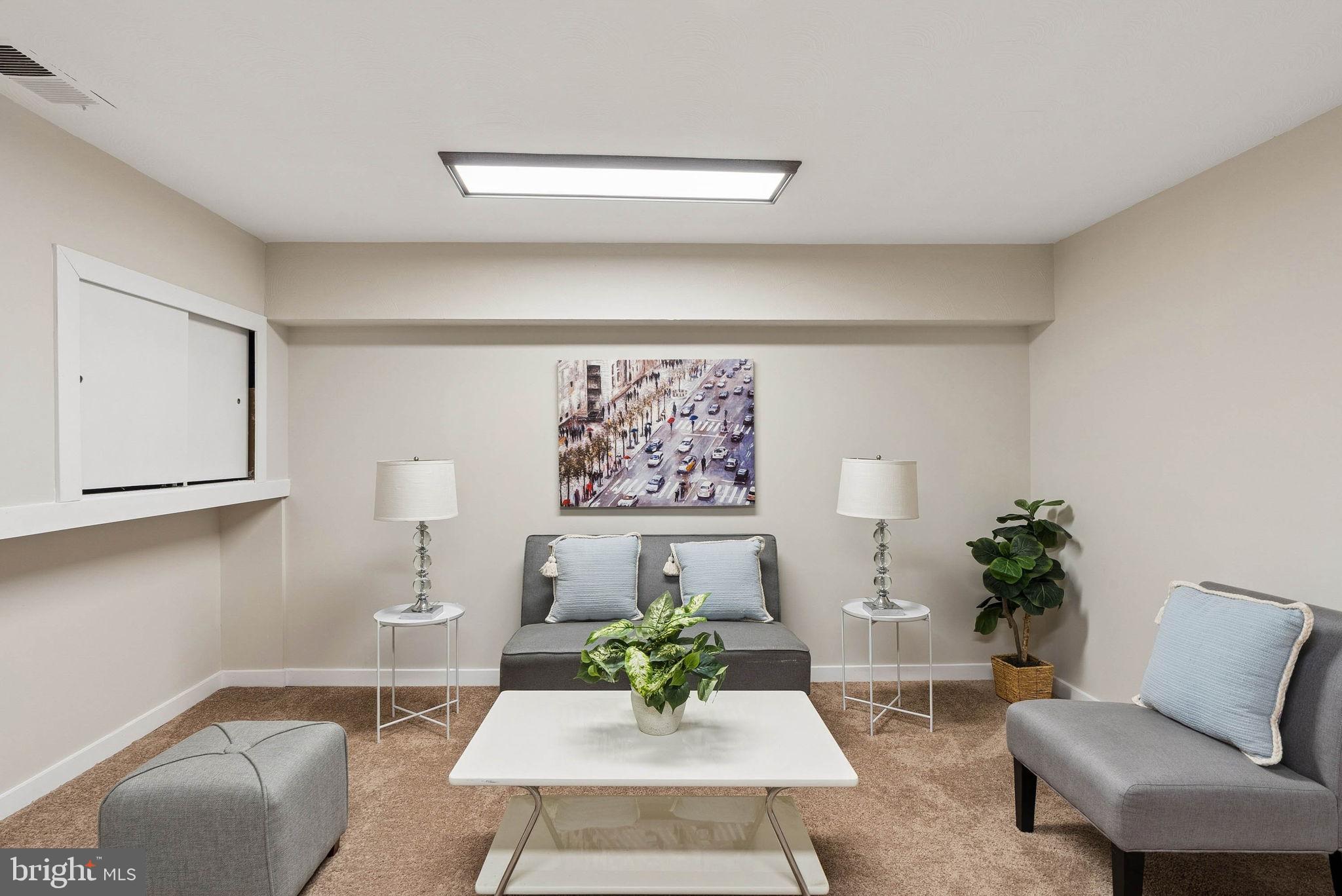KINGS COURT - Residential