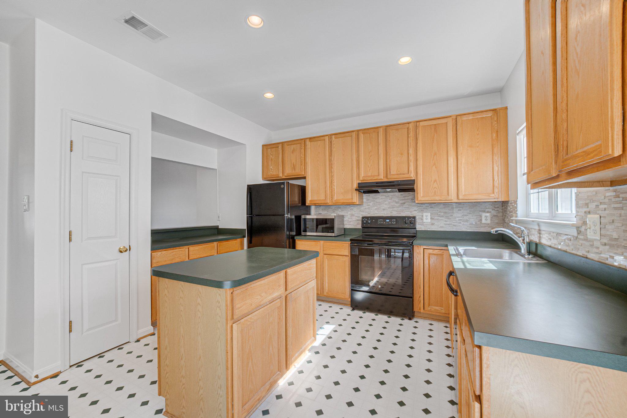 MILESTONE TOWNHOUSES - Residential