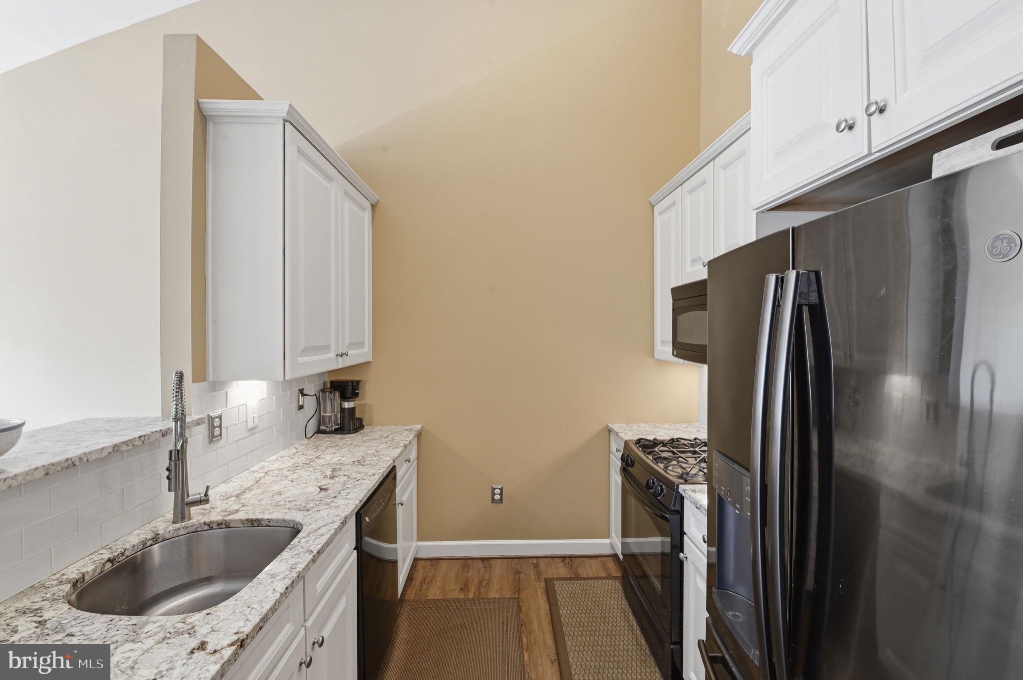 COBBLESTONE SQUARE - Residential