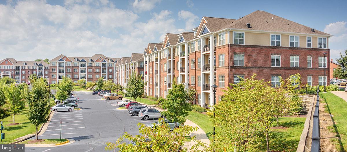 COBBLESTONE SQUARE - Residential