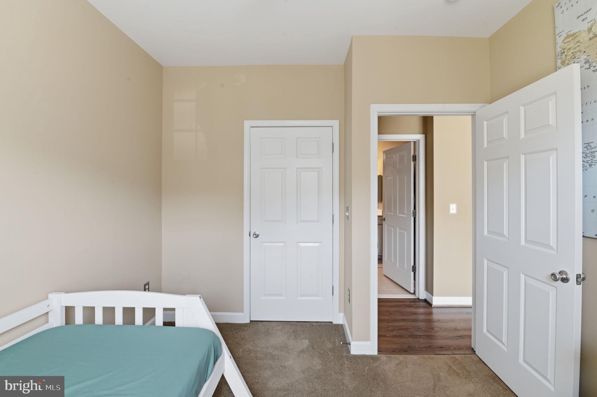 COBBLESTONE SQUARE - Residential