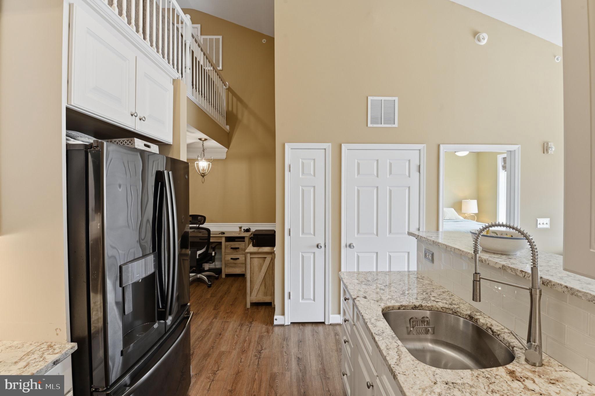 COBBLESTONE SQUARE - Residential