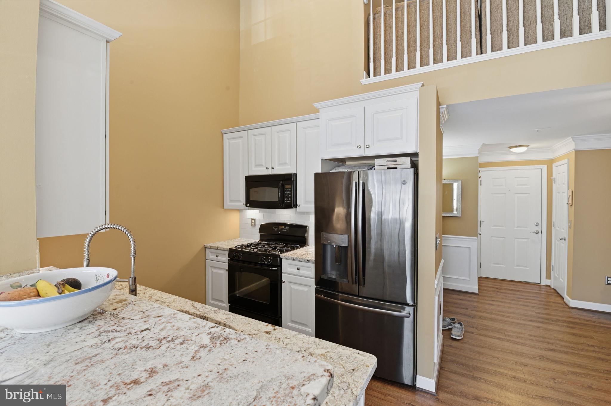 COBBLESTONE SQUARE - Residential