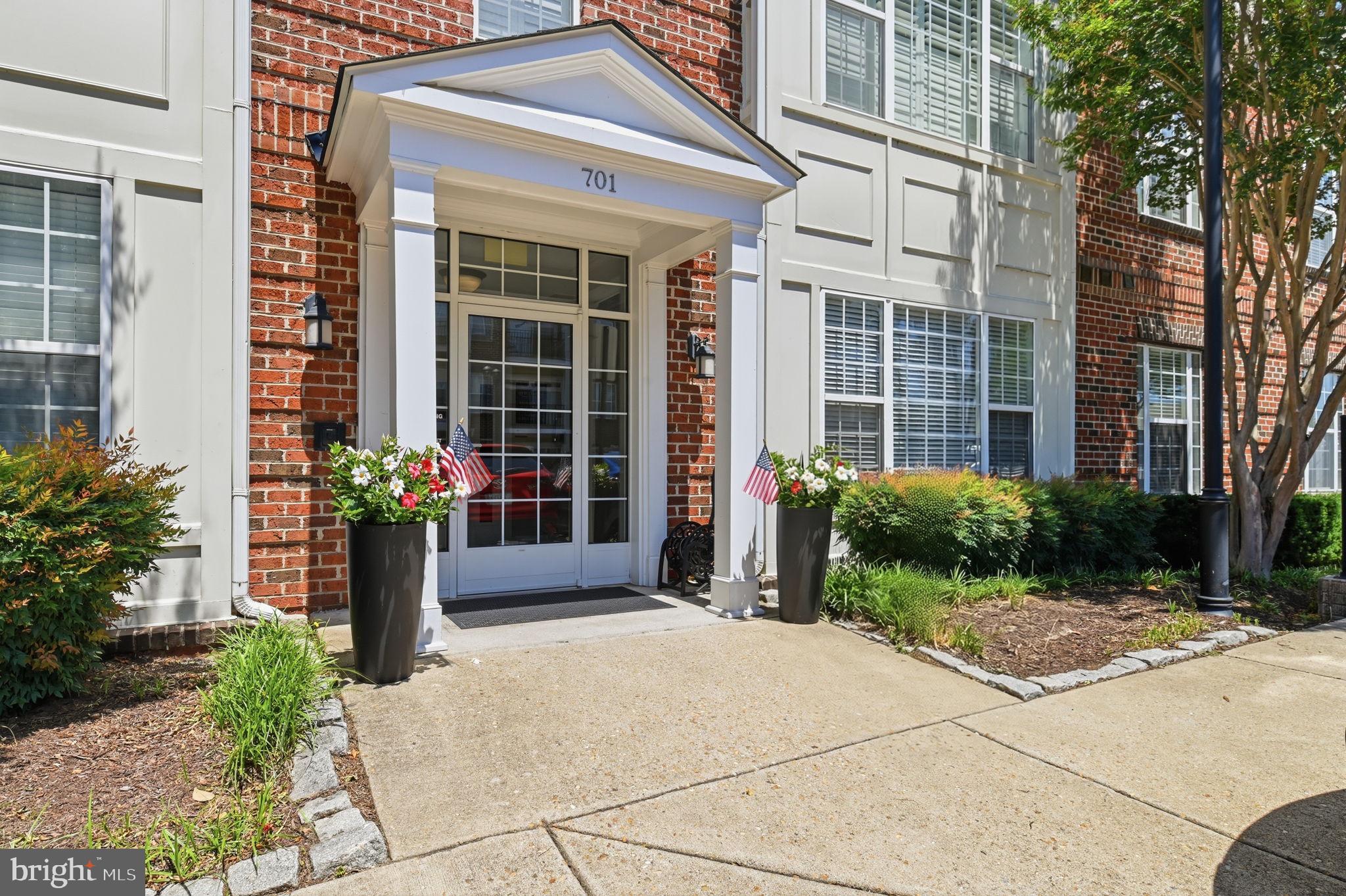 COBBLESTONE SQUARE - Residential