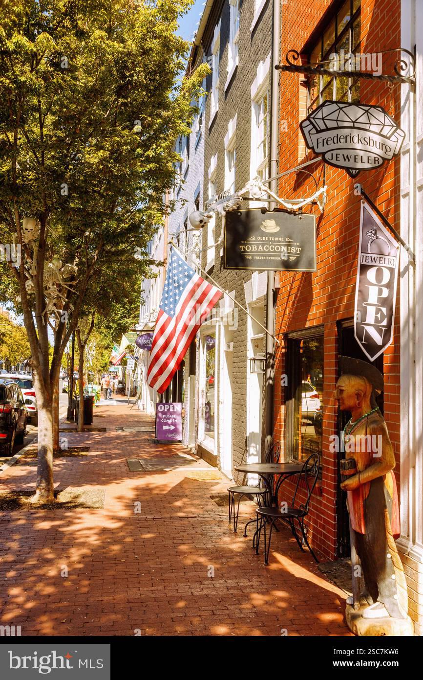 COBBLESTONE SQUARE - Residential