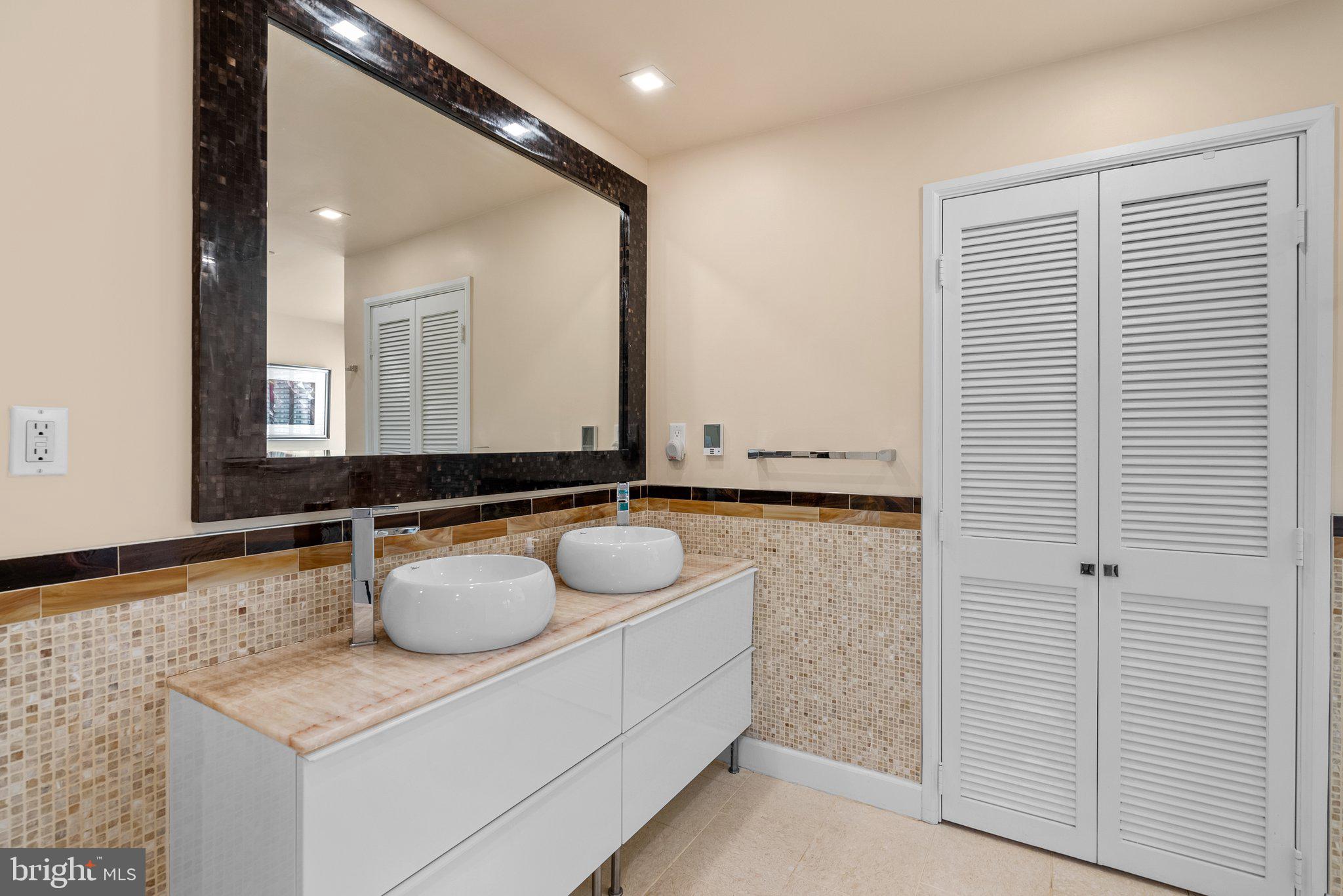 OBSERVATORY CIRCLE - Residential